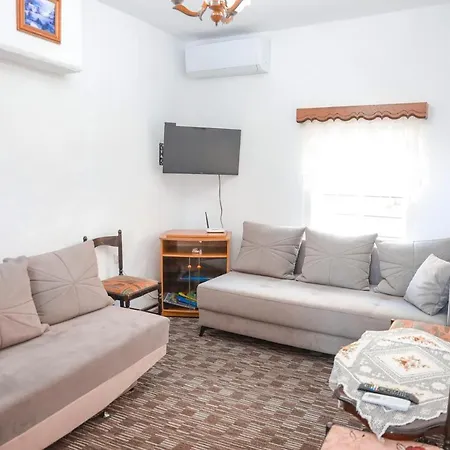 Gogu Apartment